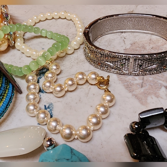 Womans Large jewelry lot 5lbs bracelets necklaces most preowned - Picture 3 of 16